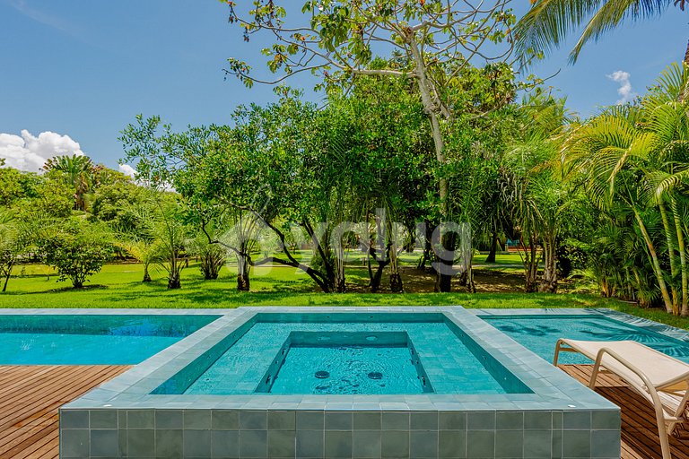 Beautiful House with 6 Suites 200m from Beach Praia do Forte