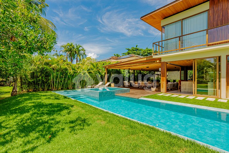 Beautiful House with 6 Suites 200m from Beach Praia do Forte