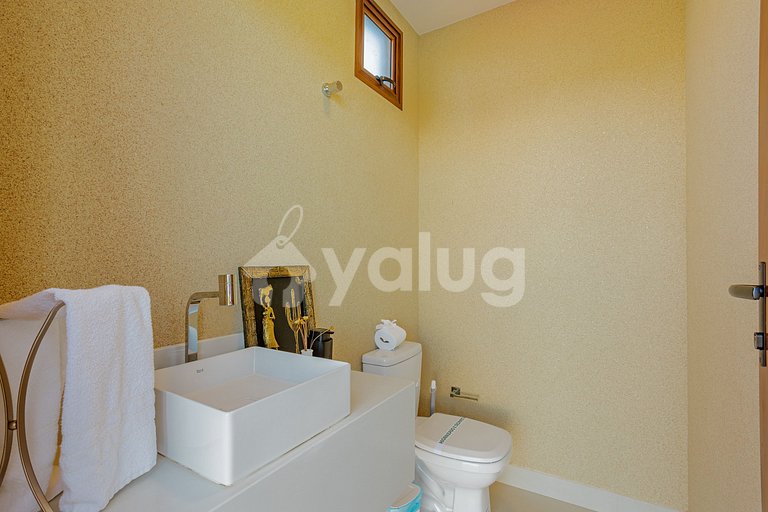 Beautiful House with Pool and 7 Suites - Praia do Forte