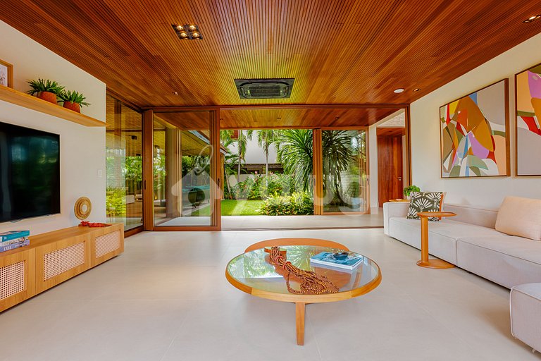 Beautiful House with 6 Suites 200m from Beach Praia do Forte