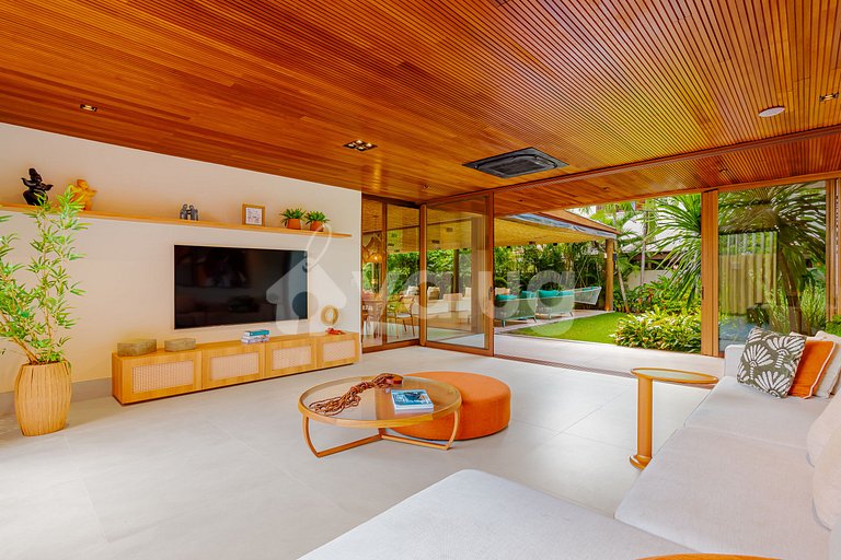 Beautiful House with 6 Suites 200m from Beach Praia do Forte