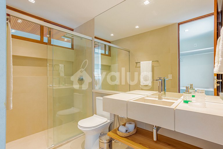 Beautiful House with 6 Suites 200m from Beach Praia do Forte