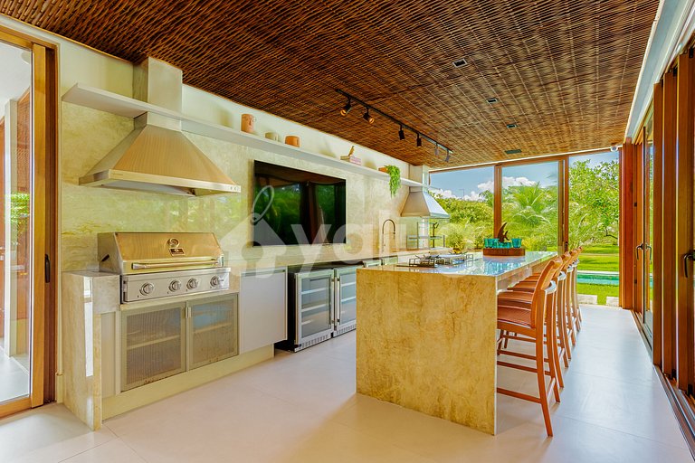 Beautiful House with 6 Suites 200m from Beach Praia do Forte