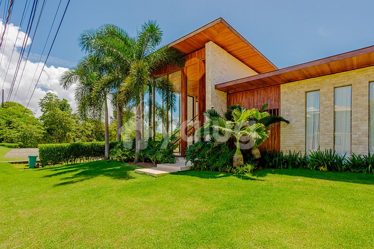 Beautiful House with 6 Suites 200m from Beach Praia do Forte