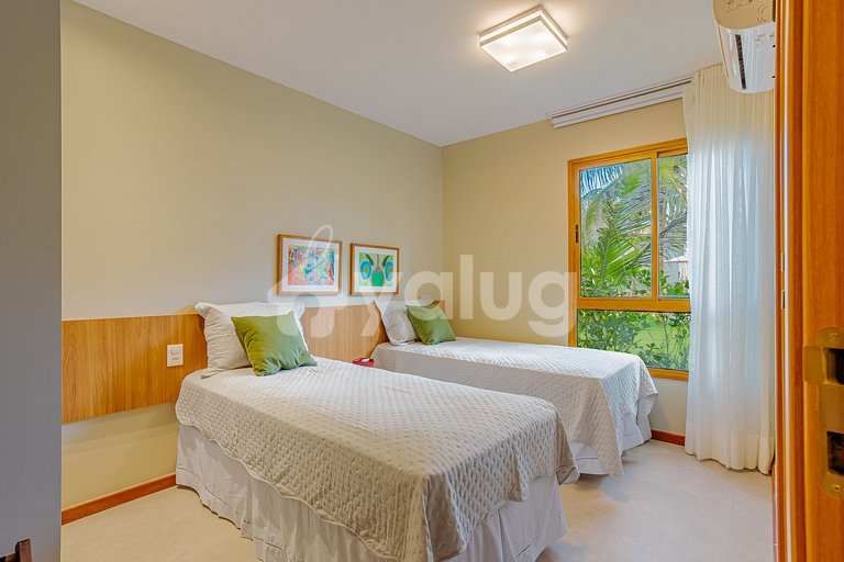 Apartamento en un cond. frente a la playa en Itacimirim.