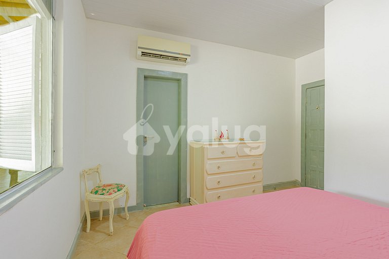 Casa com Piscina 6 Suítes a 50m da praia - Cond. Busca Vida