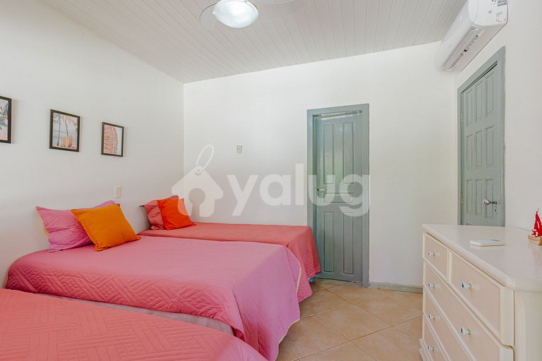Casa com Piscina 6 Suítes a 50m da praia - Cond. Busca Vida