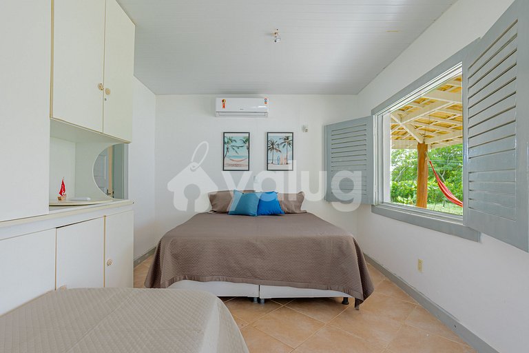 Casa com Piscina 6 Suítes a 50m da praia - Cond. Busca Vida