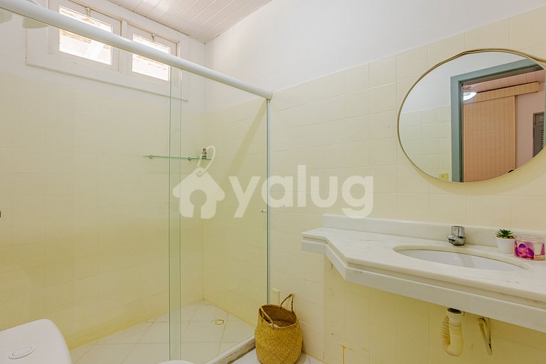 Casa com Piscina 6 Suítes a 50m da praia - Cond. Busca Vida