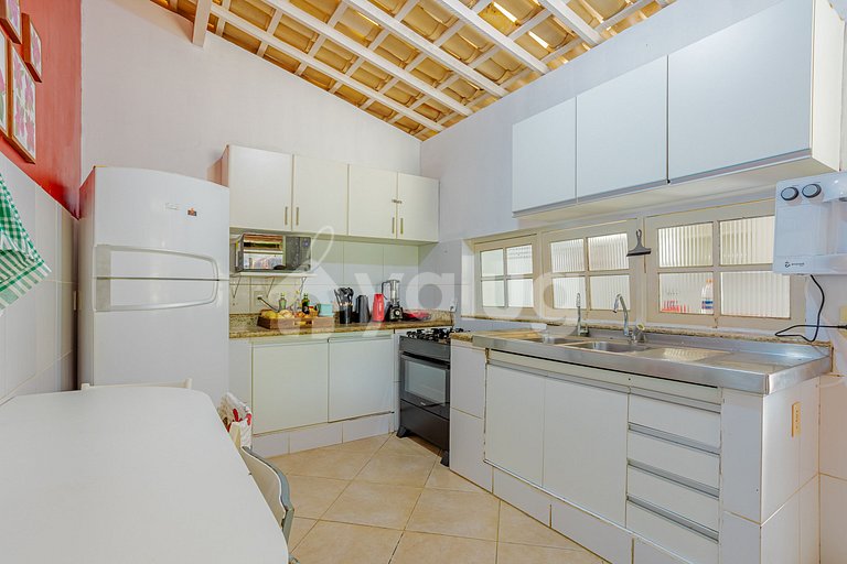 House with Pool, 6 Suites, 50m from the beach - Busca Vida