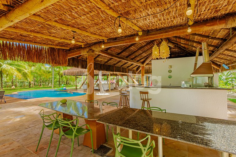 Casa com Piscina 6 Suítes a 50m da praia - Cond. Busca Vida