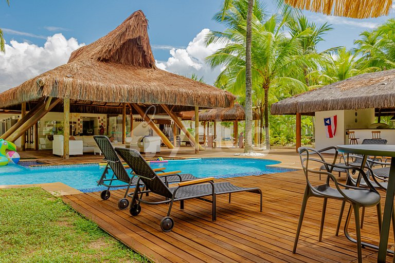 Casa com Piscina 6 Suítes a 50m da praia - Cond. Busca Vida