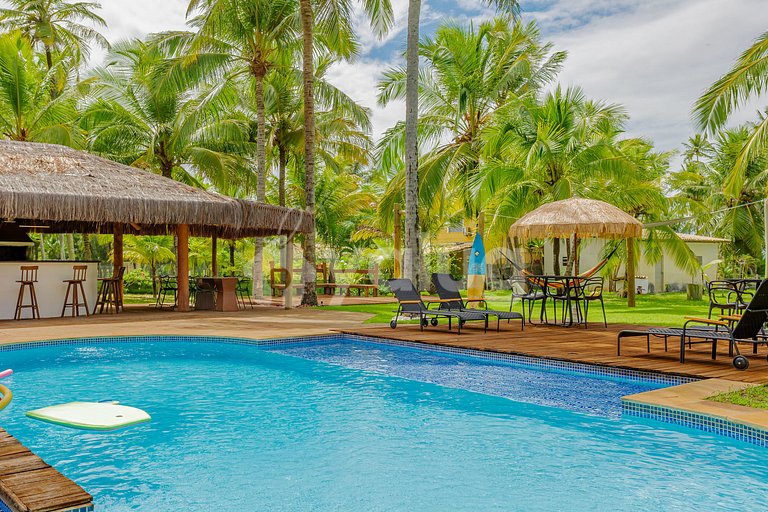 Casa com Piscina 6 Suítes a 50m da praia - Cond. Busca Vida