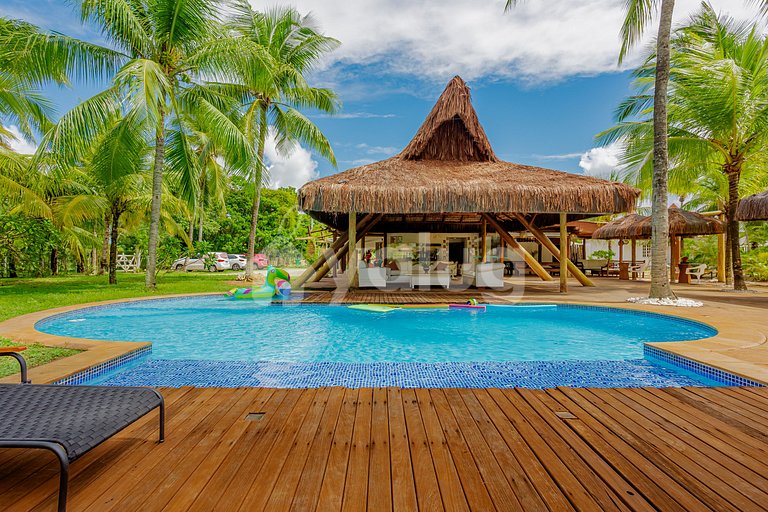 Casa com Piscina 6 Suítes a 50m da praia - Cond. Busca Vida