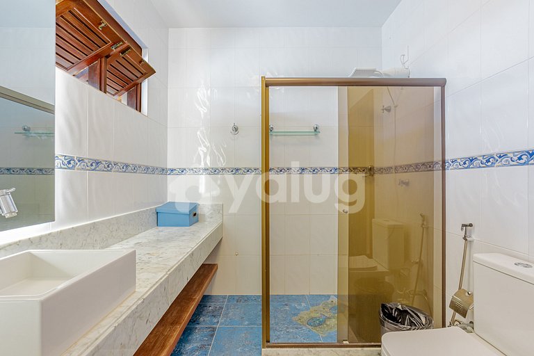 Linda Casa 5 Suítes com Piscina é na areia - Guarajuba