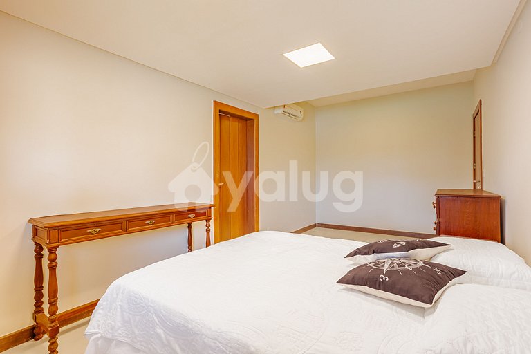 Hermosa casa con 5 suites y piscina - Guarajuba
