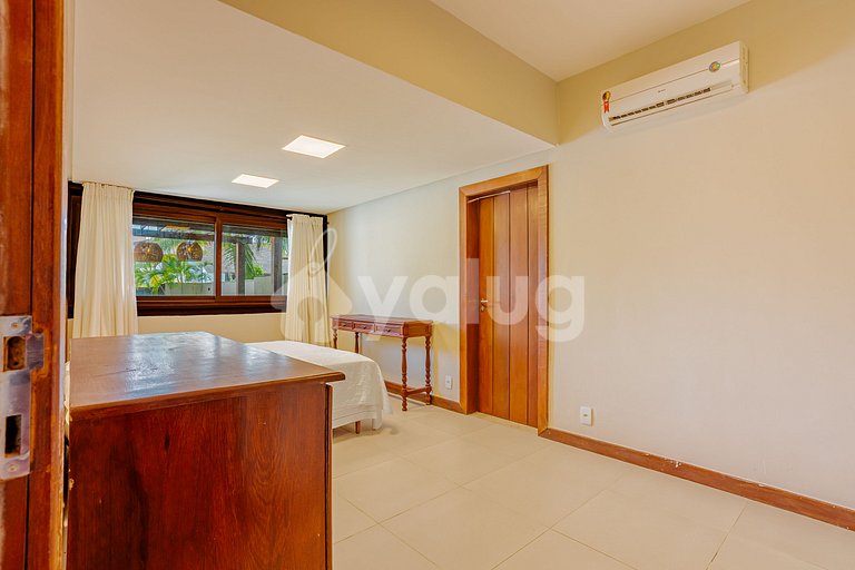 Beautiful House with 5 Suites and Pool - Guarajuba
