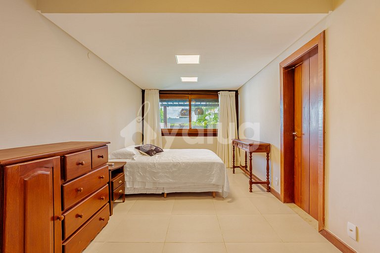 Beautiful House with 5 Suites and Pool - Guarajuba