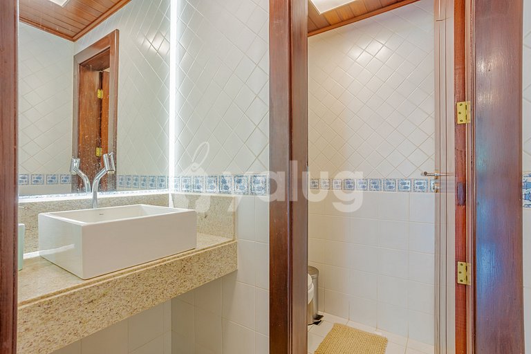Beautiful House with 5 Suites and Pool - Guarajuba