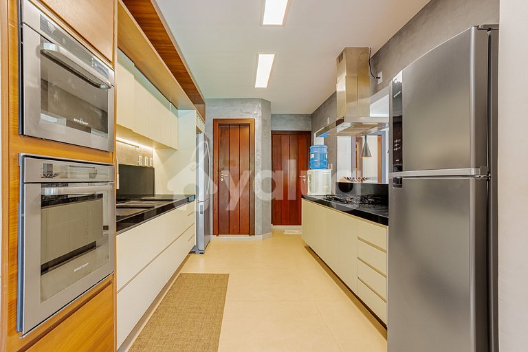 Beautiful House with 5 Suites and Pool - Guarajuba