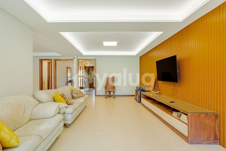 Beautiful House with 5 Suites and Pool - Guarajuba