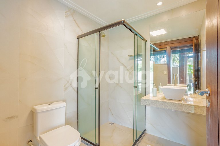 Beautiful House with 5 Suites and Pool - Guarajuba