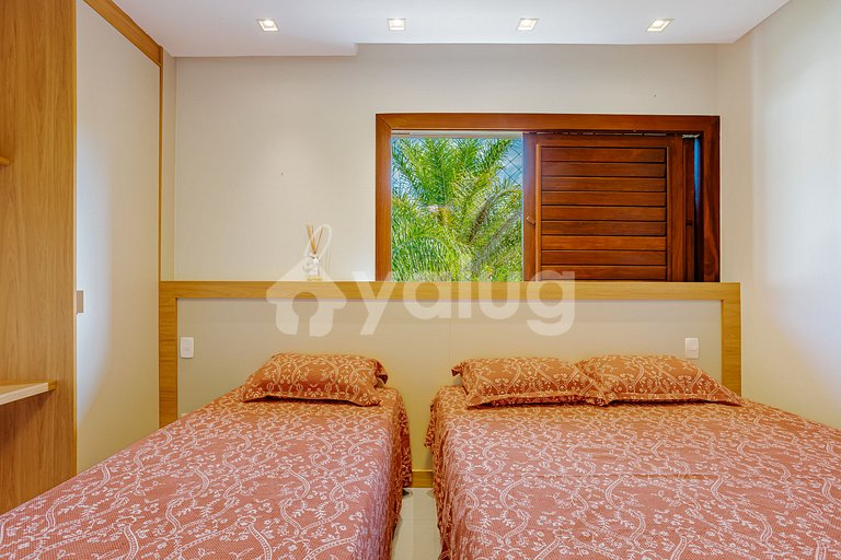 Casa Alto Padrão 6/4, com Hidro e piscina - Praia do Forte