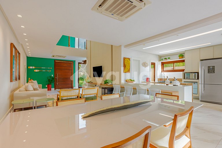 Casa Alto Padrão 6/4, com Hidro e piscina - Praia do Forte