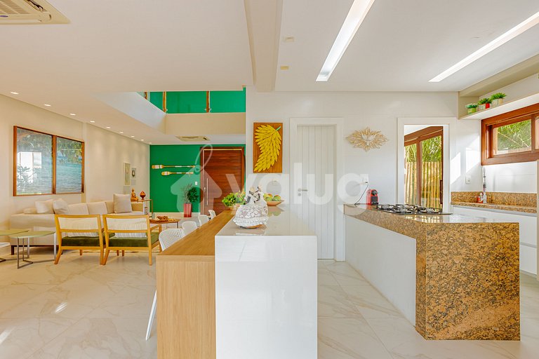 Casa Alto Padrão 6/4, com Hidro e piscina - Praia do Forte