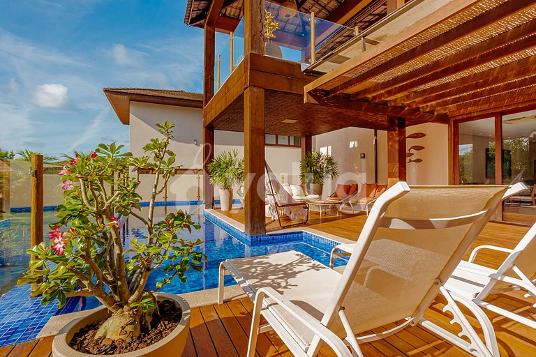 Casa Alto Padrão 6/4, com Hidro e piscina - Praia do Forte