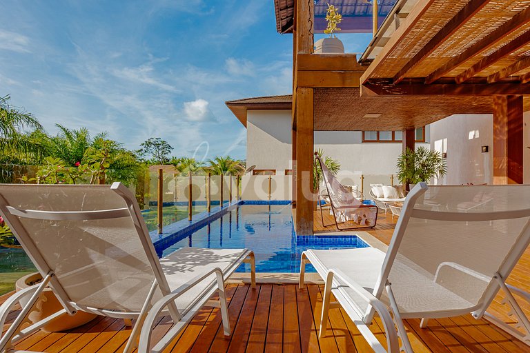 Casa Alto Padrão 6/4, com Hidro e piscina - Praia do Forte