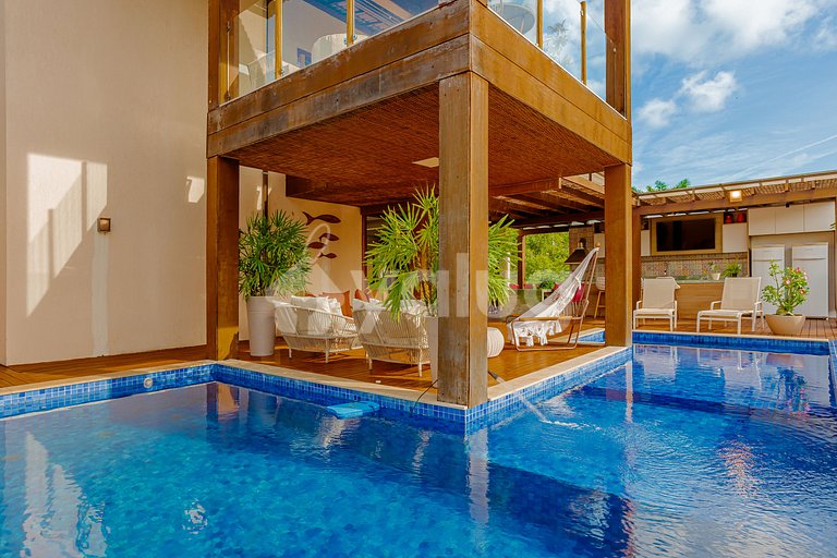 Casa Alto Padrão 6/4, com Hidro e piscina - Praia do Forte