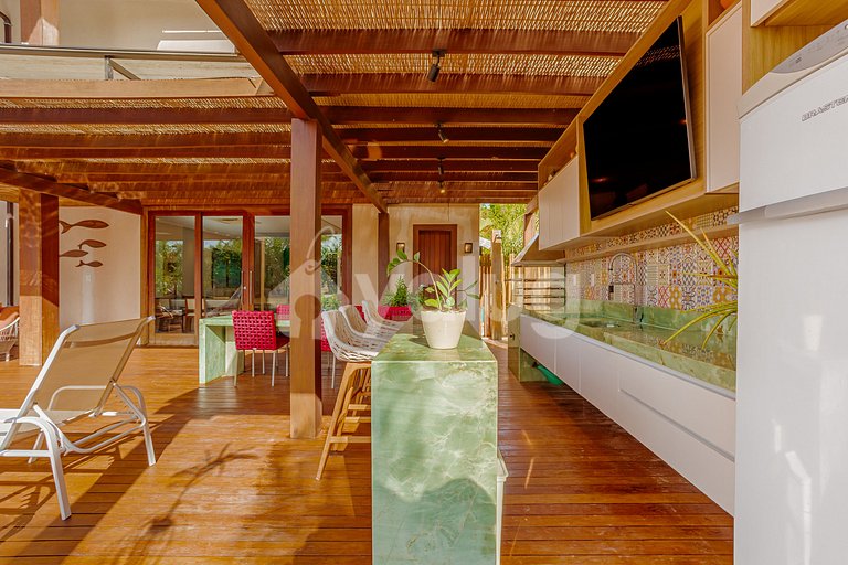 Casa Alto Padrão 6/4, com Hidro e piscina - Praia do Forte