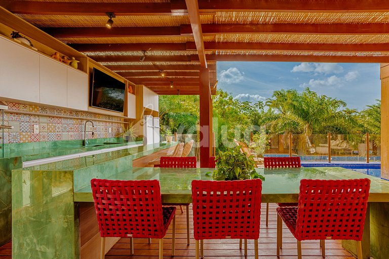 Casa Alto Padrão 6/4, com Hidro e piscina - Praia do Forte