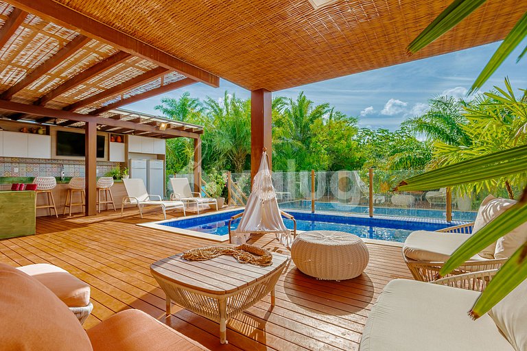 Casa Alto Padrão 6/4, com Hidro e piscina - Praia do Forte
