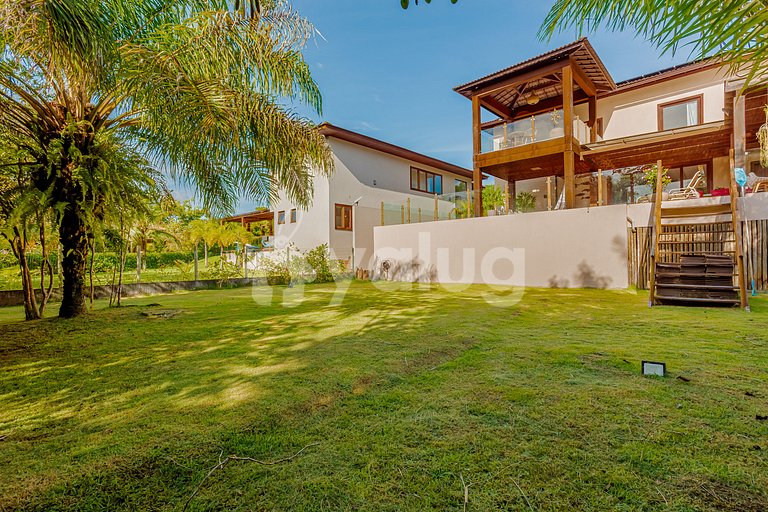 Casa Alto Padrão 6/4, com Hidro e piscina - Praia do Forte