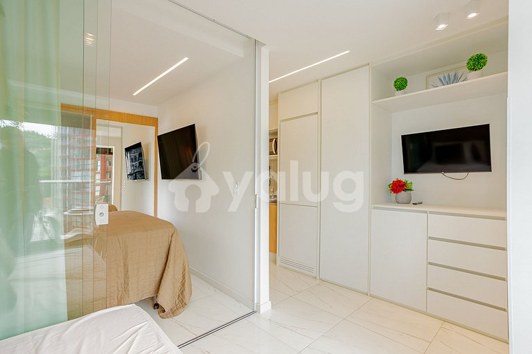 Beautiful studio apartment 100m from Barra Beach.