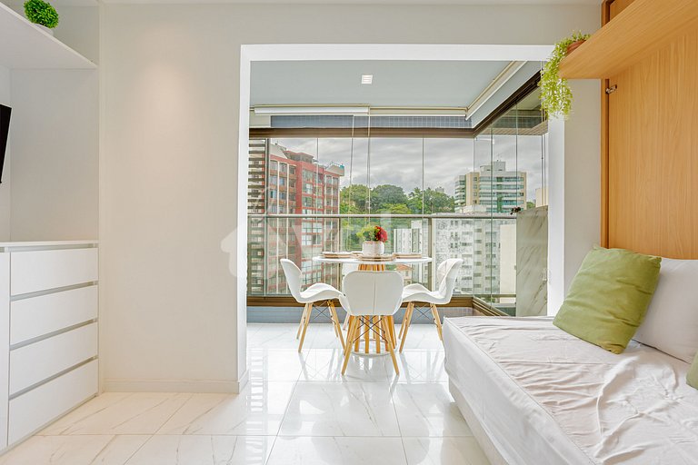 Beautiful studio apartment 100m from Barra Beach.