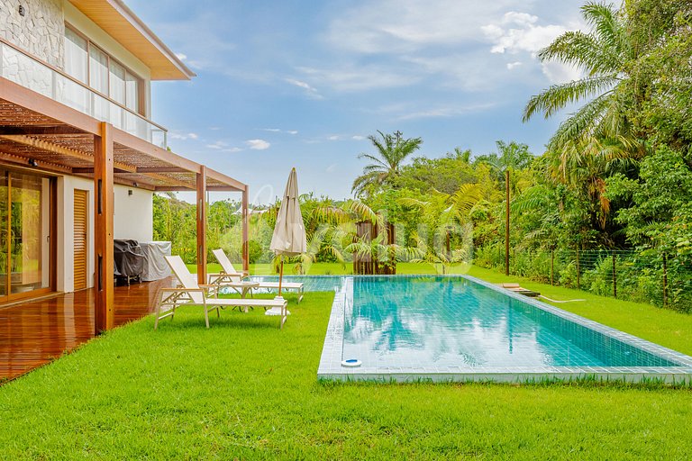 Casa de lujo con 5 suites y piscina en Praia do Forte.