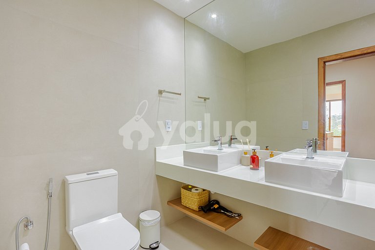 Luxury house with 5 suites and pool in Praia do Forte