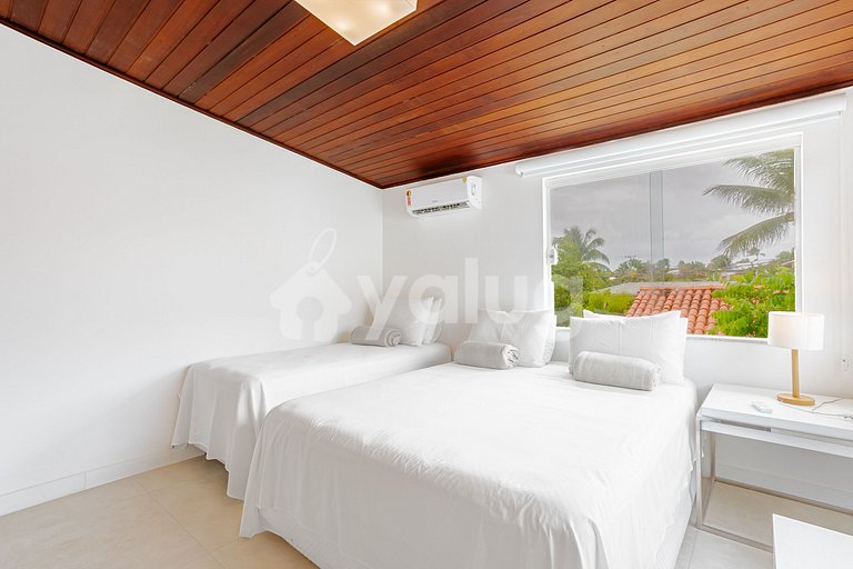 GB151 Perfect 7/4 house with pool, 160m from the beach