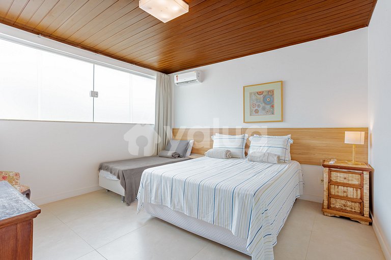 GB151 Perfect 7/4 house with pool, 160m from the beach