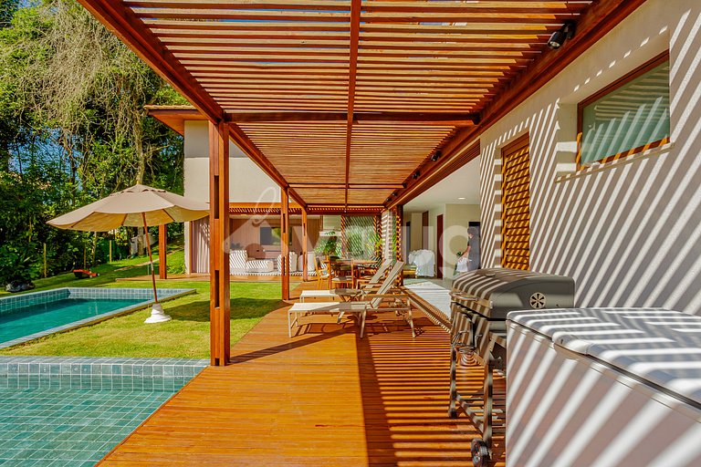 Casa de Alto Padrão 5 Suítes com piscina em Praia do Forte