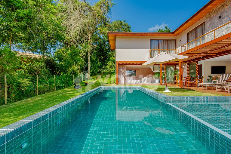Casa de Alto Padrão 5 Suítes com piscina em Praia do Forte