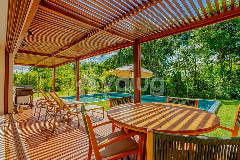 Casa de lujo con 5 suites y piscina en Praia do Forte.