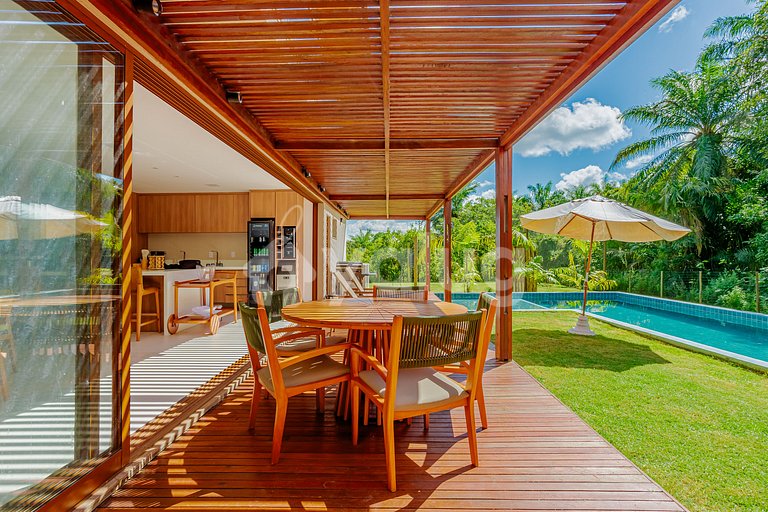 Casa de Alto Padrão 5 Suítes com piscina em Praia do Forte
