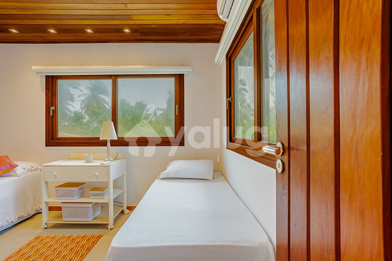 BV09 6/4 Oceanfront House Pool 70m from Busca Vida Beach