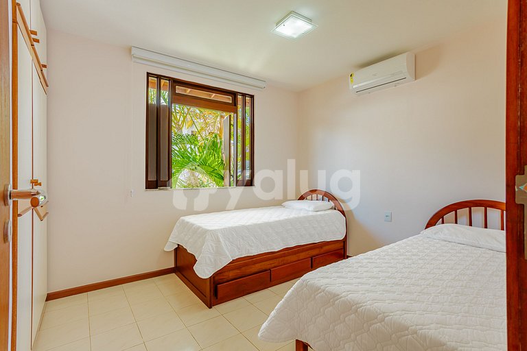 GB153 - Perfeita Casa 4/4 com Piscina Cond. Pé na areia