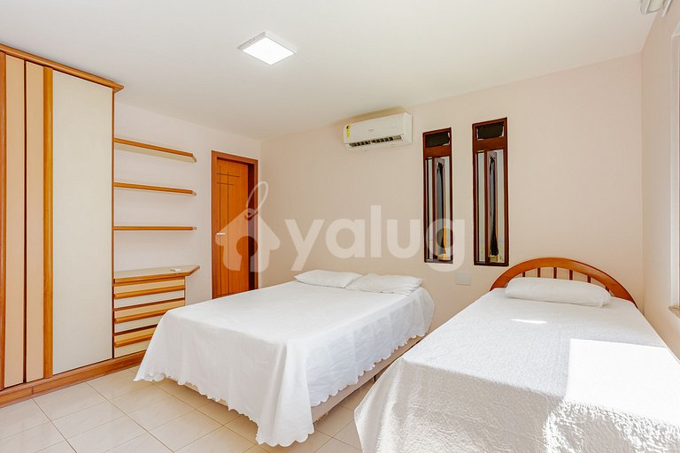 GB153 - Perfeita Casa 4/4 com Piscina Cond. Pé na areia