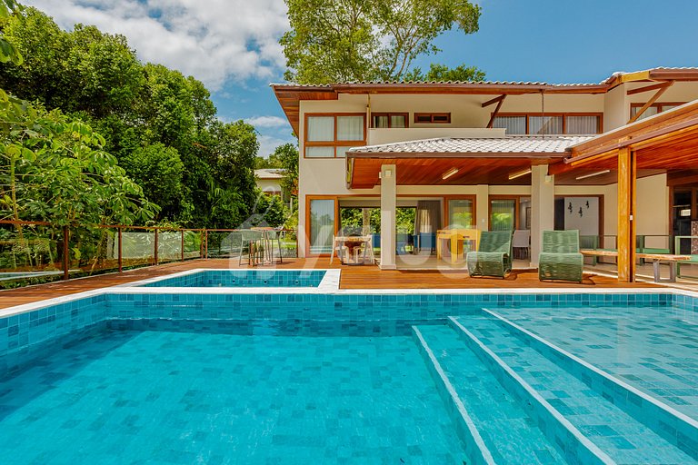 Excelente Casa com 4 suítes - Praia do Forte